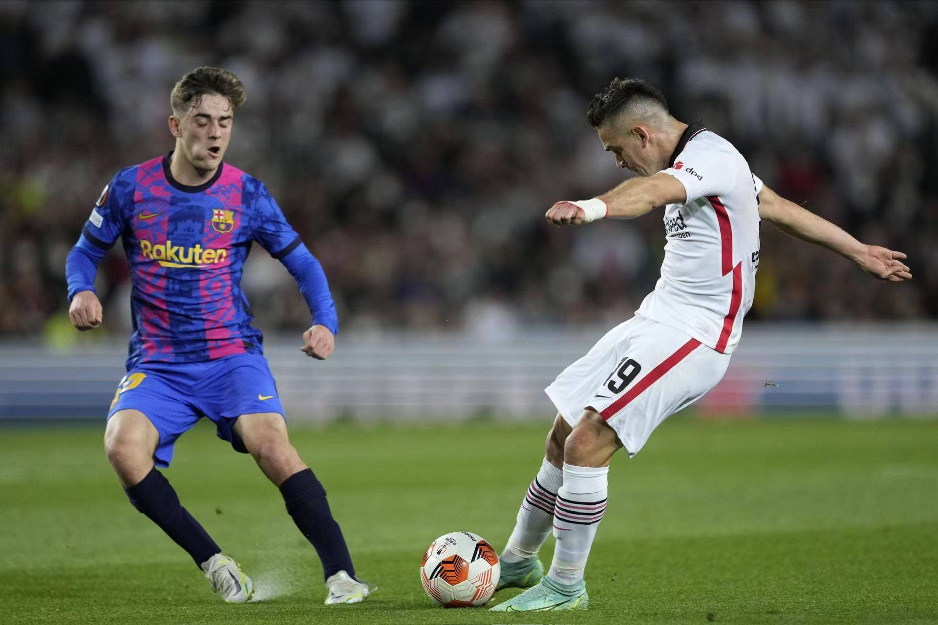 奥格斯堡球员传射破门,球队充满信心迎接未来挑战的简单介绍 奥格斯堡球员传射破门,球队充满信心迎接未来挑战的简单介绍