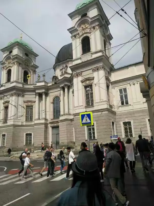 包含巴黎光之城球迷手迹泄露，备受关注的词条